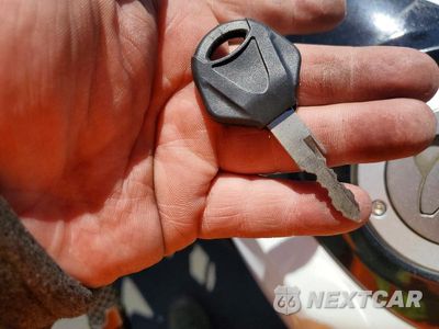 Zdjęcie 8 z 9 samochodu: 2016 YAMAHA YZFR3 VIN:MH3RH06Y6GK010416 - miniatura