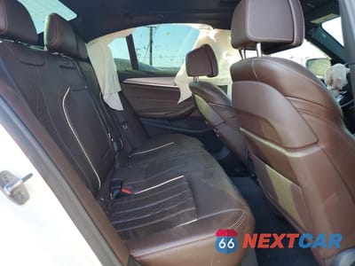 Zdjęcie 10 z 12 samochodu: 2019 BMW 530E VIN:WBAJA9C56KB392905 - miniatura