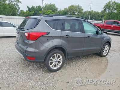 Trzecie zdjęcie samochodu z tyłu: 2019 FORD ESCAPE SEL VIN:1FMCU9HDXKUB23907 - miniatura