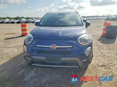 Piąte zdjęcie samochodu w środku: 2017 FIAT 500X TREKKING VIN:ZFBCFXCBXHP531276 - miniatura