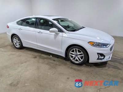 Czwarte zdjęcie samochodu z boku: 2020 FORD FUSION TITANIUM VIN:3FA6P0K91LR133233 - miniatura