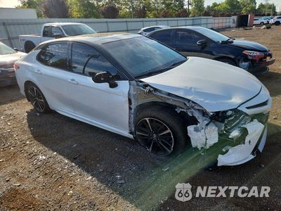 Czwarte zdjęcie samochodu z boku: 2018 TOYOTA CAMRY XSE VIN:4T1B61HK5JU158987 - miniatura
