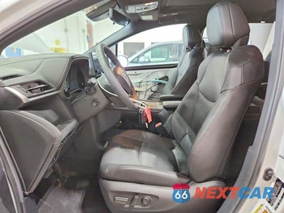 Zdjęcie 7 z 14 samochodu: 2025 TOYOTA SIENNA PLATINUM 7-PASSENGER VIN:5TDESKFC3SS163397 - miniatura