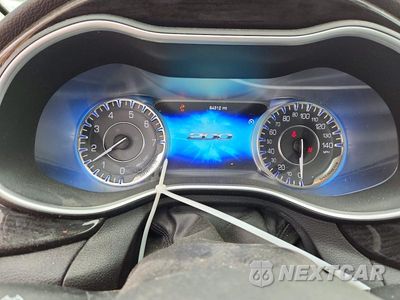Zdjęcie 9 z 13 samochodu: 2015 CHRYSLER 200 C VIN:1C3CCCCB7FN501096 - miniatura