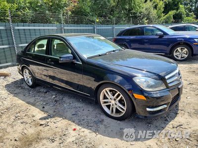 Czwarte zdjęcie samochodu z boku: 2012 MERCEDES-BENZ C 300 4MATIC VIN:WDDGF8BB8CR198035 - miniatura
