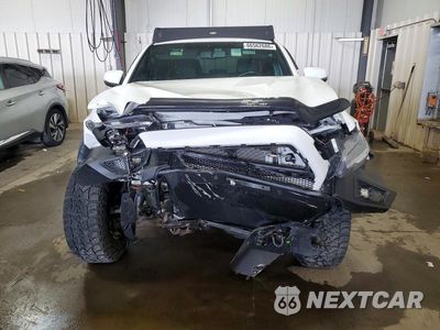 Piąte zdjęcie samochodu w środku: 2017 TOYOTA TACOMA TRD OFF-ROAD VIN:5TFCZ5AN7HX121251 - miniatura