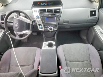 Zdjęcie 8 z 12 samochodu: 2012 TOYOTA PRIUS V THREE VIN:JTDZN3EUXC3156751 - miniatura
