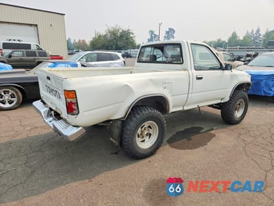 Trzecie zdjęcie samochodu z tyłu: 1991 TOYOTA PICKUP DELUXE VIN:JT4RN01P8M0010561 - miniatura