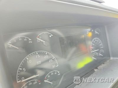 Zdjęcie 9 z 14 samochodu: 2021 VOLVO VNL SEMI TRUCK VIN:4V4NC9EHXMN600571 - miniatura