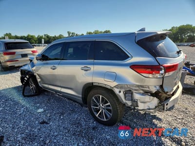 Trzecie zdjęcie samochodu z tyłu: 2018 TOYOTA HIGHLANDER XLE VIN:5TDJZRFH0JS561731 - miniatura