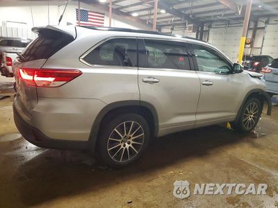 Trzecie zdjęcie samochodu z tyłu: 2018 TOYOTA HIGHLANDER SE VIN:5TDJZRFH6JS537773 - miniatura