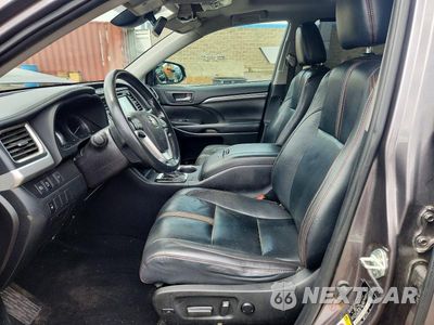 Zdjęcie 7 z 13 samochodu: 2019 TOYOTA HIGHLANDER SE VIN:5TDJZRFH9KS572440 - miniatura
