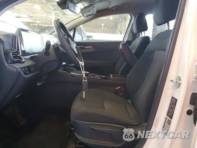 Zdjęcie 7 z 13 samochodu: 2023 KIA SPORTAGE VIN:KNDPUCAG8P7050551 - miniatura