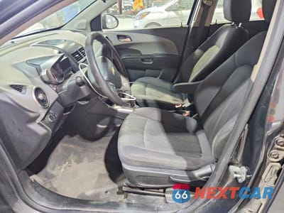 Zdjęcie 7 z 12 samochodu: 2014 CHEVROLET SONIC LT VIN:1G1JC5SB3E4139250 - miniatura