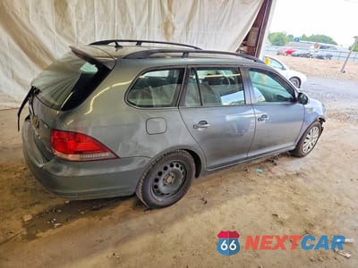 Trzecie zdjęcie samochodu z tyłu: 2010 VOLKSWAGEN JETTA S VIN:3VWMZ7AJ9AM677177 - miniatura