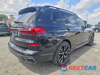 Czwarte zdjęcie samochodu z boku: 2020 BMW X7 XDRIVE40I VIN:5UXCW2C03L9A00871 - miniatura