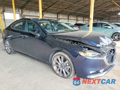 Czwarte zdjęcie samochodu z boku: 2021 MAZDA 3 PREFERRED VIN:JM1BPBCL0M1345809 - miniatura