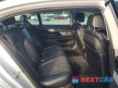 Zdjęcie 10 z 12 samochodu: 2016 BMW 750 XI VIN:WBA7F2C56GG416813 - miniatura