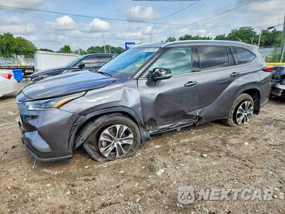 2021 TOYOTA HIGHLANDER XLE 5TDGZRBHXMS099439 - główne zdjęcie licytacji z USA - miniatura