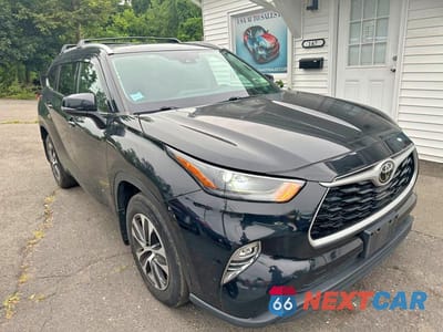 Czwarte zdjęcie samochodu z boku: 2022 TOYOTA HIGHLANDER XLE VIN:5TDGZRBH5NS217155 - miniatura