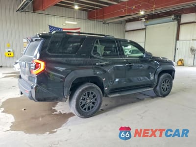 Trzecie zdjęcie samochodu z tyłu: 2026 TOYOTA 4RUNNER SR5 VIN:JTEVA5BR0T5106317 - miniatura