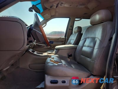 Zdjęcie 7 z 13 samochodu: 2001 LINCOLN NAVIGATOR VIN:5LMFU28R91LJ30932 - miniatura