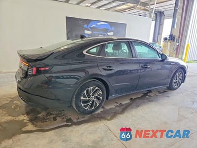 Trzecie zdjęcie samochodu z tyłu: 2026 HYUNDAI SONATA HYBRID BLUE VIN:KMHL24JJ2TA162096 - miniatura