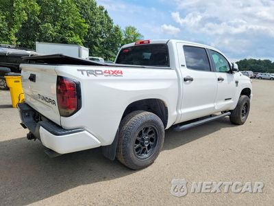 Trzecie zdjęcie samochodu z tyłu: 2018 TOYOTA TUNDRA CREWMAX SR5 VIN:5TFDY5F13JX708226 - miniatura