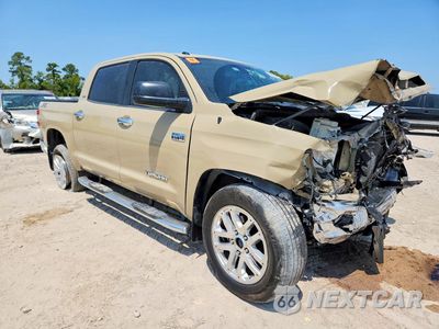 Czwarte zdjęcie samochodu z boku: 2018 TOYOTA TUNDRA CREWMAX SR5 VIN:5TFDW5F16JX776932 - miniatura