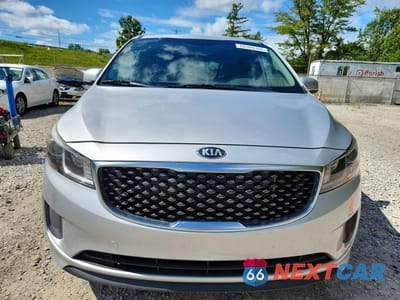 Piąte zdjęcie samochodu w środku: 2018 KIA SEDONA LX VIN:KNDMB5C12J6368076 - miniatura