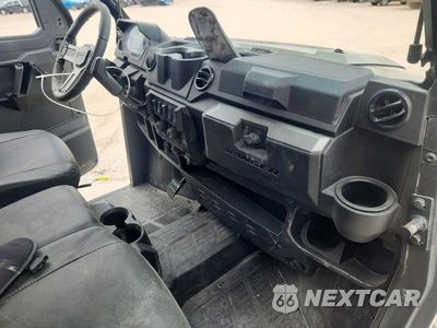 Piąte zdjęcie samochodu w środku: 2024 POLARIS RANGER CREW XP 1000 UTILITY VEHICLE VIN:4XARSU995R8095767 - miniatura