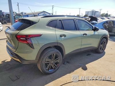 Trzecie zdjęcie samochodu z tyłu: 2026 CHEVROLET TRAX ACTIV VIN:KL77LKEP0TC121389 - miniatura