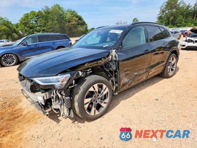 2022 AUDI E-TRON PREMIUM WA1AAAGE5NB045966 - główne zdjęcie licytacji z USA - miniatura