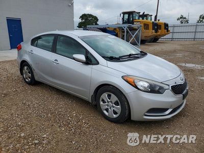 Czwarte zdjęcie samochodu z boku: 2016 KIA FORTE LX VIN:KNAFK4A68G5542701 - miniatura