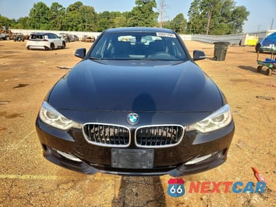 Piąte zdjęcie samochodu w środku: 2013 BMW 335 I VIN:WBA3A9C56DF475996 - miniatura