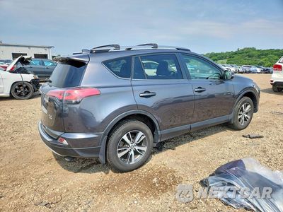 Trzecie zdjęcie samochodu z tyłu: 2017 TOYOTA RAV4 XLE VIN:JTMRFREV8HJ117801 - miniatura