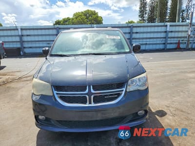 Piąte zdjęcie samochodu w środku: 2011 DODGE GRAND CARAVAN VIN:2D4RN5DG0BR619738 - miniatura