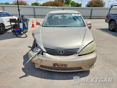 Piąte zdjęcie samochodu w środku: 2005 TOYOTA CAMRY LE VIN:4T1BE32K55U057574 - miniatura