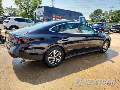 Trzecie zdjęcie samochodu z tyłu: 2026 HYUNDAI SONATA HYBRID BLUE VIN:KMHL24JJ6TA174767 - miniatura