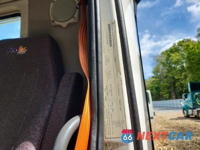Zdjęcie 12 z 13 samochodu: 2017 VOLVO VNL SEMI TRUCK VIN:4V4N39TG5HN977454 - miniatura
