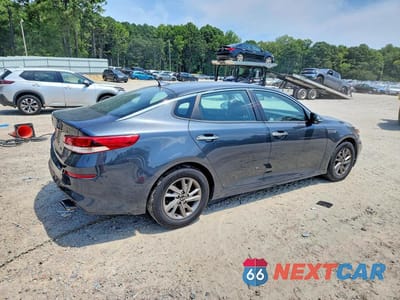 Trzecie zdjęcie samochodu z tyłu: 2020 KIA OPTIMA LX VIN:5XXGT4L38LG429781 - miniatura