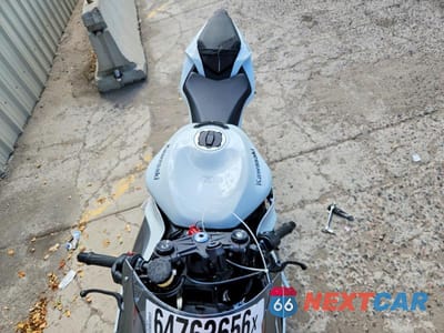 Piąte zdjęcie samochodu w środku: 2025 KAWASAKI ZX636 K VIN:JKBZXJJ12SA029910 - miniatura