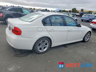 Trzecie zdjęcie samochodu z tyłu: 2008 BMW 328 XI SULEV VIN:WBAVC73588KP38851 - miniatura