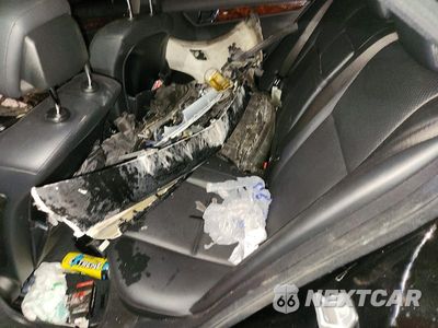Zdjęcie 10 z 14 samochodu: 2010 MERCEDES-BENZ C 300 4MATIC VIN:WDDGF8BB3AR113230 - miniatura