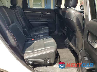 Zdjęcie 11 z 13 samochodu: 2019 TOYOTA HIGHLANDER SE VIN:5TDJZRFH1KS628662 - miniatura