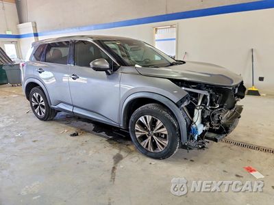 Czwarte zdjęcie samochodu z boku: 2021 NISSAN ROGUE SV VIN:5N1AT3BA4MC728648 - miniatura