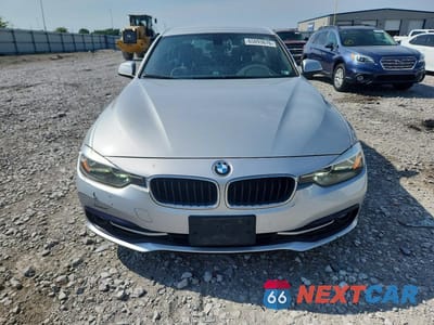 Piąte zdjęcie samochodu w środku: 2016 BMW 328 XI SULEV VIN:WBA8E3C58GK501727 - miniatura