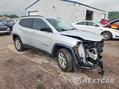 Czwarte zdjęcie samochodu z boku: 2025 JEEP COMPASS LATITUDE VIN:3C4NJDBN6ST515061 - miniatura