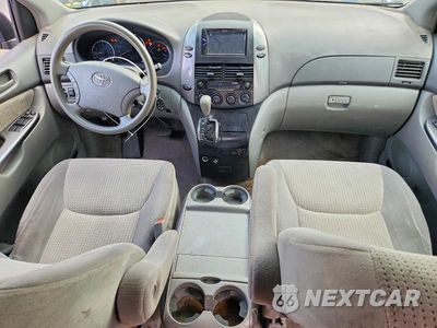 Zdjęcie 8 z 13 samochodu: 2010 TOYOTA SIENNA LE 7-PASSENGER VIN:5TDKK4CC3AS295674 - miniatura
