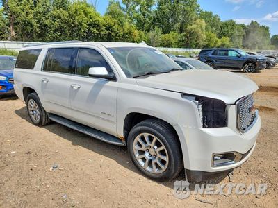 Czwarte zdjęcie samochodu z boku: 2016 GMC YUKON XL DENALI VIN:1GKS2HKJ8GR418338 - miniatura